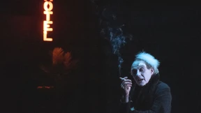 Papagei im Selbstgespräch