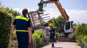 Polizei nimmt Gartenlaube bei Spurensuche auseinander