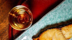 Sake mit einem japanischen Geschäftsmann