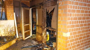 Feuer vor Wohnheim: Polizei ermittelt wegen Brandstiftung