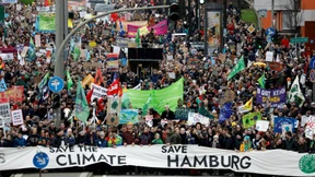 Zehntausende demonstrieren mit Greta Thunberg