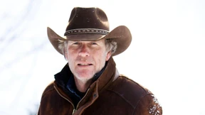 Ein Mann lädt ganz entschieden durch