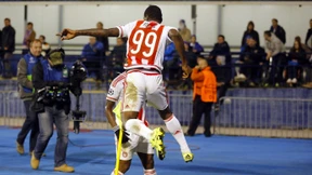 Piräus wahrt seine Chance - Barcelona souverän