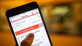 Es reicht nicht, dass die Bahn ihre Kunden mit Herr oder Frau anspricht