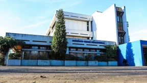 Schülerin besteht auf Unterricht im Freien