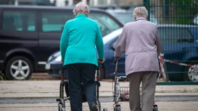 Rentnerinnen holen deutlich auf