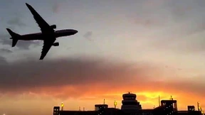 Air-Berlin-Flieger dreht Ehrenrunde über Düsseldorf