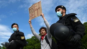 Haarrisse in der Gesellschaft