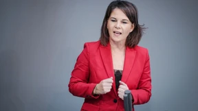 Hafenbeteiligung: Baerbock warnt vor Abhängigkeit von China