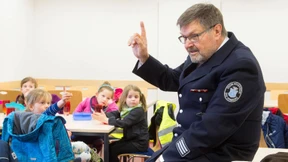 Auch Siebzigjährige können der Feuerwehr helfen