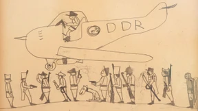 Plötzlich steht ein riesiges Geschütz in der Landschaft