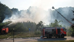 Feuer in Sporthalle neben Flüchtlingsunterkunft 