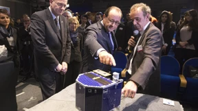 „Philae“ sitzt im Felsloch fest 