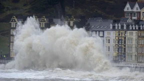 Großbritannien kämpft gegen Sturm und Flut