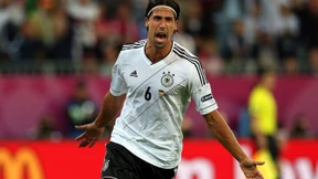 Sein Revier  ist der  ganze Platz