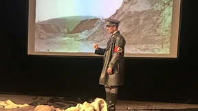 Ein Versteck unter den Erschossenen