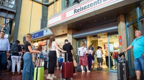 Bahn-Manager sollen für Bummelzüge büßen