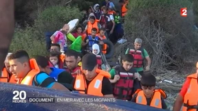 Reporter fährt auf Flüchtlingsboot mit