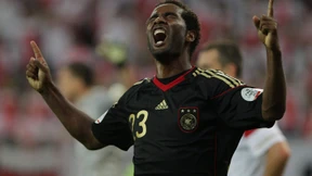 Cacau trifft mit dem Schlusspfiff für Deutschland