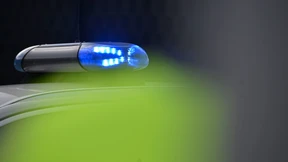 Männer attackieren Fahrkartenkontrolleure in Pforzheim