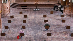 Eucharistie mit der Zange