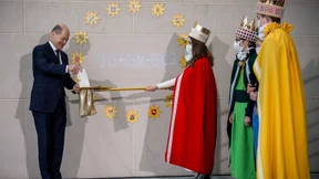 Sternsinger bringen Segen ins Kanzleramt