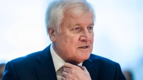 Seehofer will ausreisepflichtige Ausländer und Strafgefangene gemeinsam in Haft nehmen