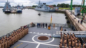 Fregatte Bayern hat bei Perth angelegt