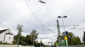 Kommt ein Strommast geflogen