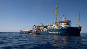 Sea-Watch wartet mit 211 Migranten an Bord auf Hafen