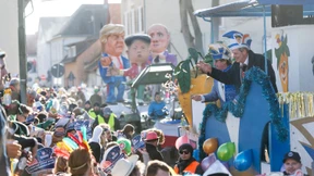 Hunderte Polizisten schützen Straßenkarneval