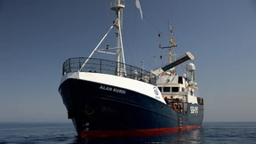 Rettungsschiff „Alex“ fährt in den Hafen von Lampedusa ein