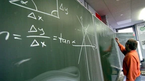 Künftig noch weniger Lehrer für Mathe und Physik