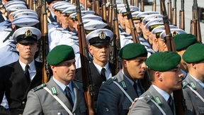 Bundeswehr prüft Aufnahme von Ausländern