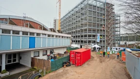 Jeder Parkhaus-Stellplatz mit Ladebuchse