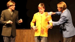 Regierungstheater und Hosenanzüge