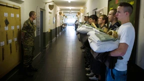 Verteidigungsministerium rechtfertigt Aufnahme minderjähriger Rekruten