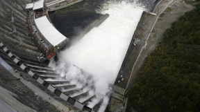 Evakuierungen nach Deichbruch in Russland