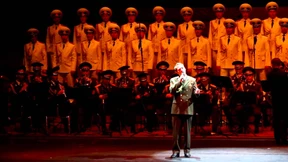 „Skyfall“ gesungen vom Alexandrow Ensemble 