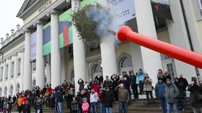 Der Christbaum, der aus der Kanone kommt