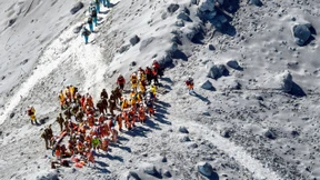 Rettungskräfte finden weitere Tote auf dem Gipfel des Ontake-Vulkans