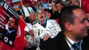 Wahlkampf mit Speck und Bomben