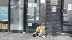 Hilfe und Repression