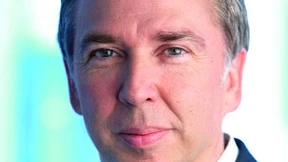 Der Trainer muss vom Platz 