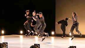 Sieben Frauen tanzen Nina Simone