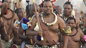 Eine Nation, ein König und 15 Rolls-Royce