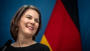 Die Außenministerin genießt ihr Amt