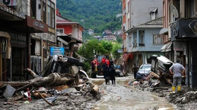 Nach Überschwemmungen in der Türkei steigt Zahl der Toten auf 27