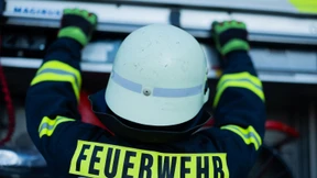 Feuerwehr muss Mann von Intimschmuck befreien