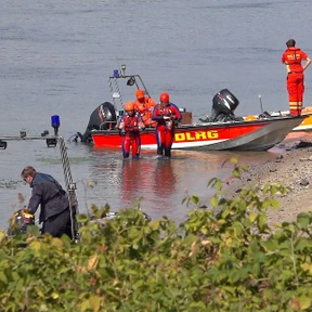 Mädchen tot aus dem Rhein geborgen